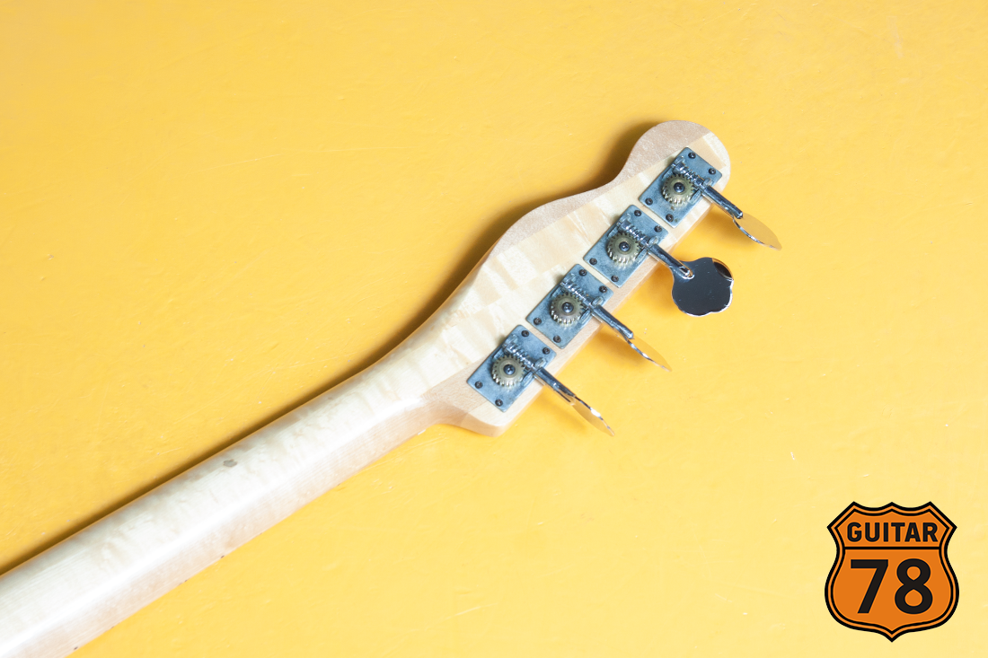 Интересный бас формы Fender '51 Precision 1974 Japan