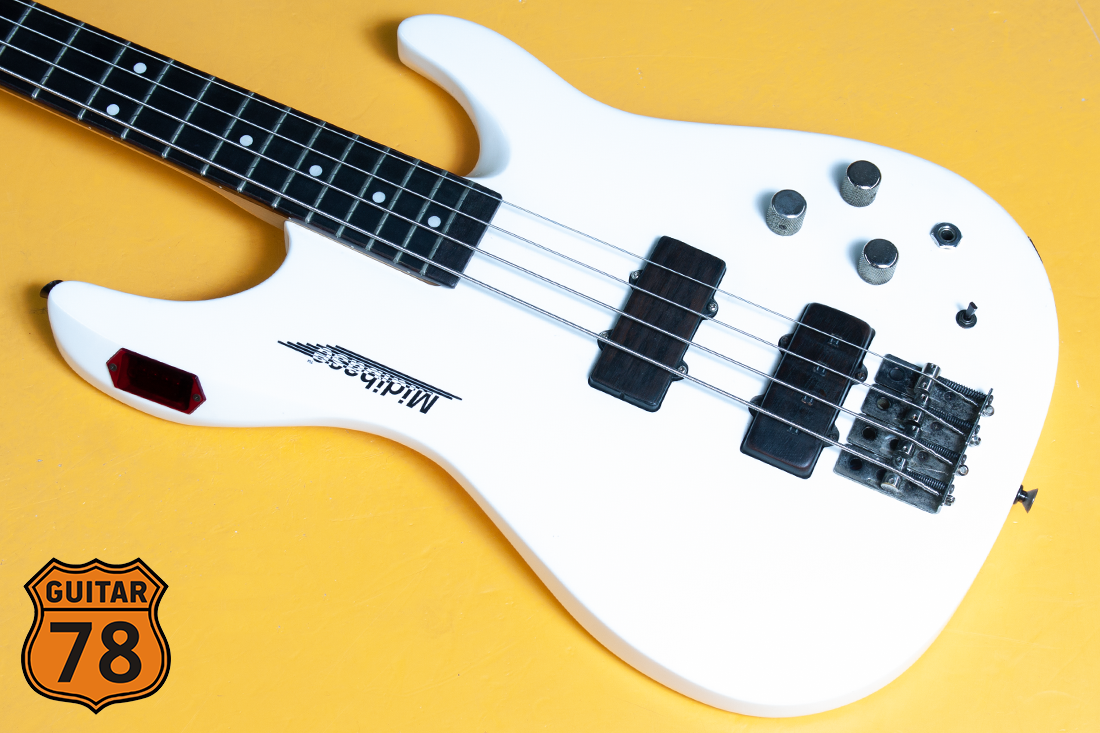 Бас с возможностью Midi Реаvey Мidibase, USA